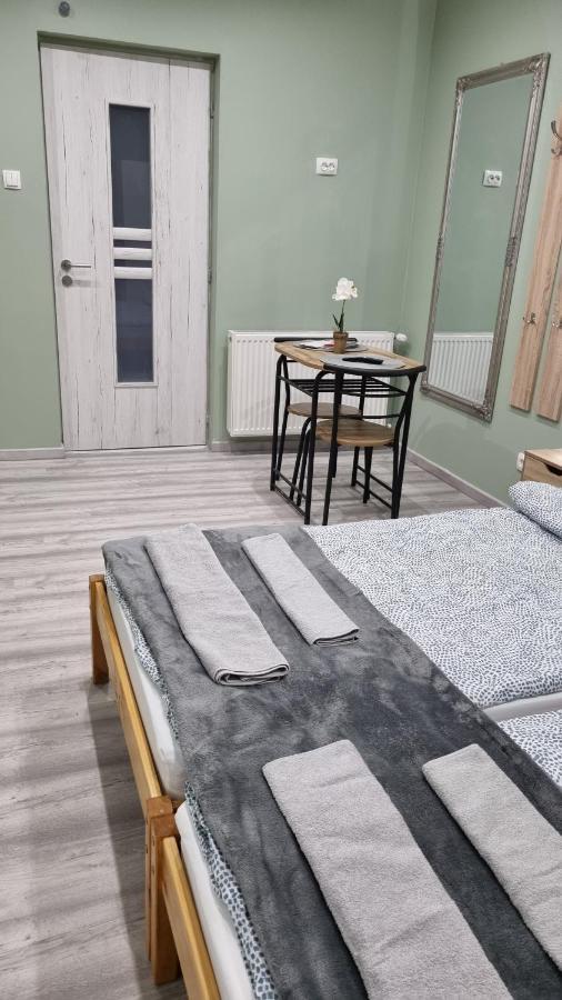 Belvarosi Pihenohaz Bekescsaba Exterior foto